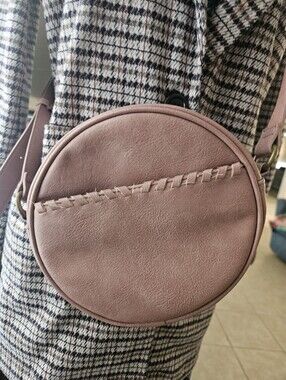 Women's Round Crossbody Bag in Mauve Pink